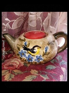 🐦LIKE NEW🐦HAND PAINTED STONEWARE MINI TEA POT WITH A LITTLE FINCH WITH T'LITE